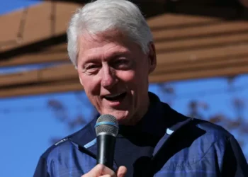 Bill Clinton não comparece a audiência no Congresso americano por caso Epstein