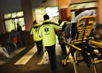 Homem morre após esperar uma hora pelo INEM. Sindicato denuncia “dezenas de atrasos”