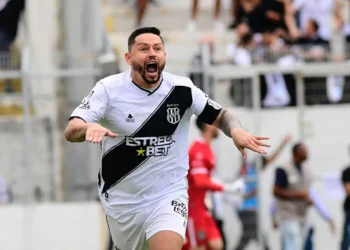 Portuguesa faz sondagem por Elvis, de saída da Ponte Preta