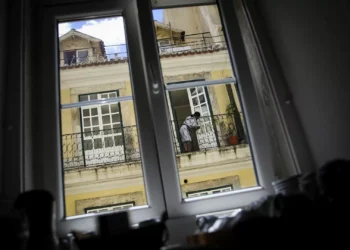 Preventiva para suspeito de falsificar contratos de limpeza para roubar residências