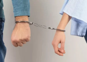 Homem e mulher são presos em Benedito Novo após condenação por estupro de vulnerável