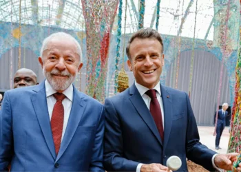 Lula e Macron conversam por telefone sobre Venezuela e proposta de Trump