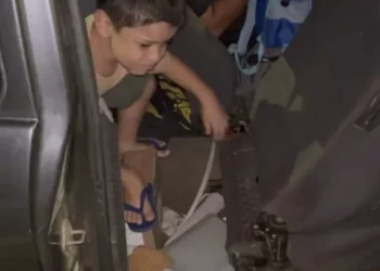 Após filho criticar carro do pai, família transforma situação em aprendizado