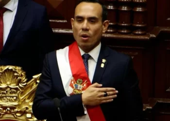 Congresso do Peru decide destituir o presidente interino José Jerí