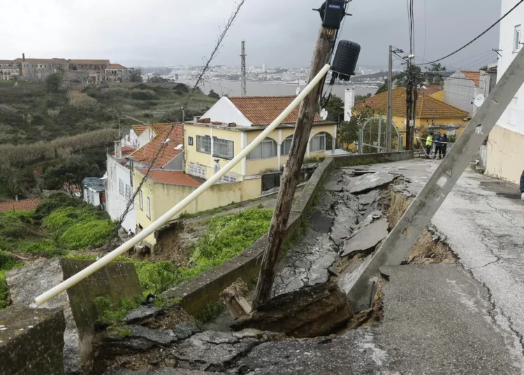 “Não é surpresa para ninguém”: Casas notificadas para demolição na Azinhaga dos Formozinhos têm problemas estruturais