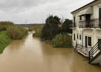 Inundações, deslizamentos de terras e estradas cortadas: foi assim a manhã deste sábado a norte de Lisboa