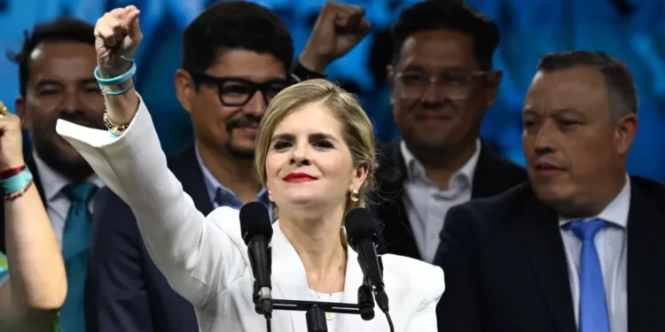 Direitista Laura Fernández é eleita presidente da Costa Rica