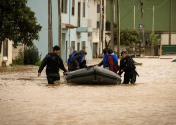 Marinha resgata 132 pessoas afetadas pelas cheias
