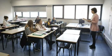 Governo quer carreira docente com período experimental e regime excecional de contratação