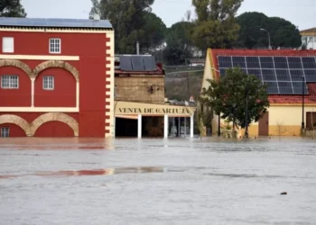 Tempestade Leonardo deixa deslocados, mortos e desaparecidos na Espanha e Portugal
