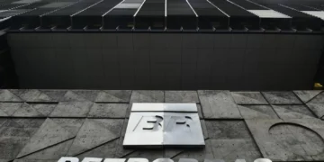 Petrobras compra 42,5% de bloco de exploração de petróleo na Namíbia