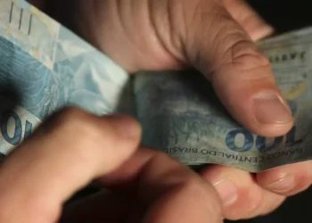 Brasileiros sacaram em dezembro R$ 429 milhões esquecidos em bancos