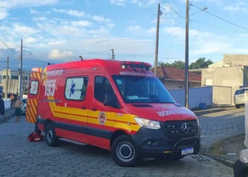 Criança de 6 anos fica ferida após ser atropelada por motocicleta em Gaspar