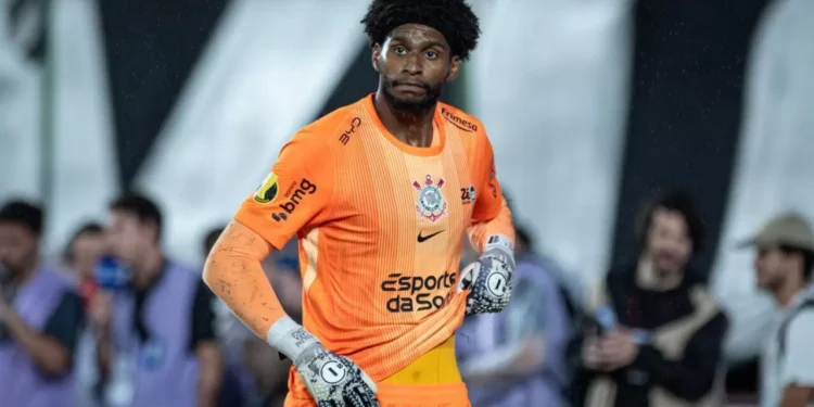 Goleiro do Corinthians sofre ofensas de cunho racista após eliminação da Lusa