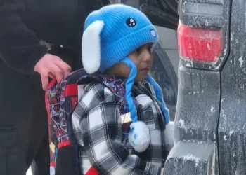 Menino de cinco anos detido pelo ICE volta para casa