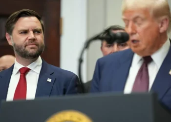 Irã não está disposto a aceitar ‘linhas vermelhas’ de Trump, diz JD Vance