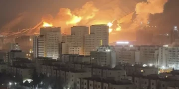 Israel faz novos ataques contra o Irã após interceptar míssil do Hezbollah