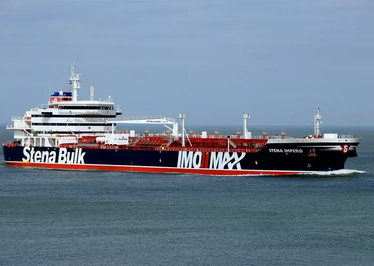 Irã anuncia fechamento do Estreito de Ormuz e ameaça incendiar navios